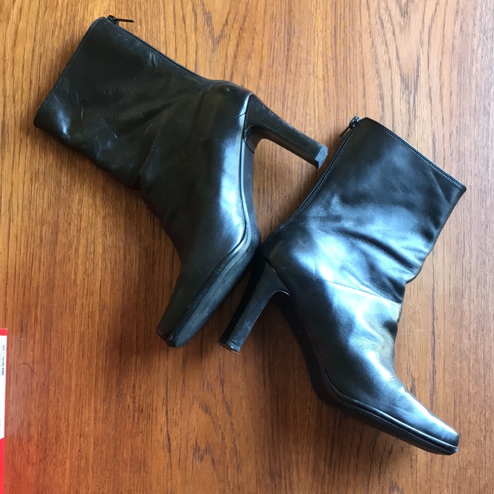 Amanda smith leather boot. Moderate wear but still in decent shape.